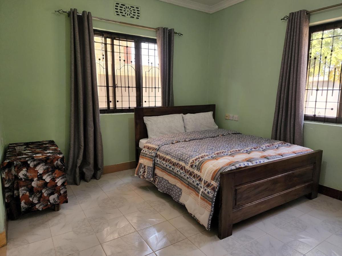Abby'S Homestay Moshi Esterno foto